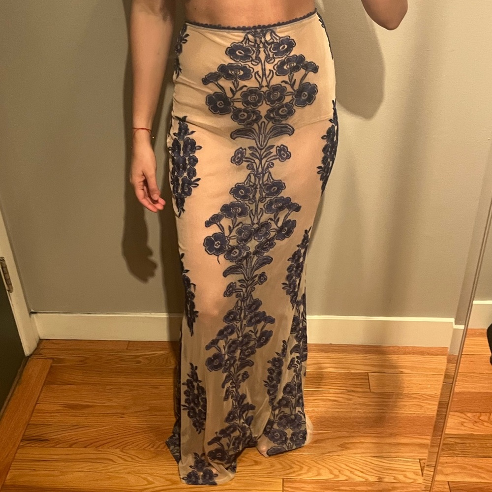 For love and lemons - beautiful skirt with built in briefs 💙